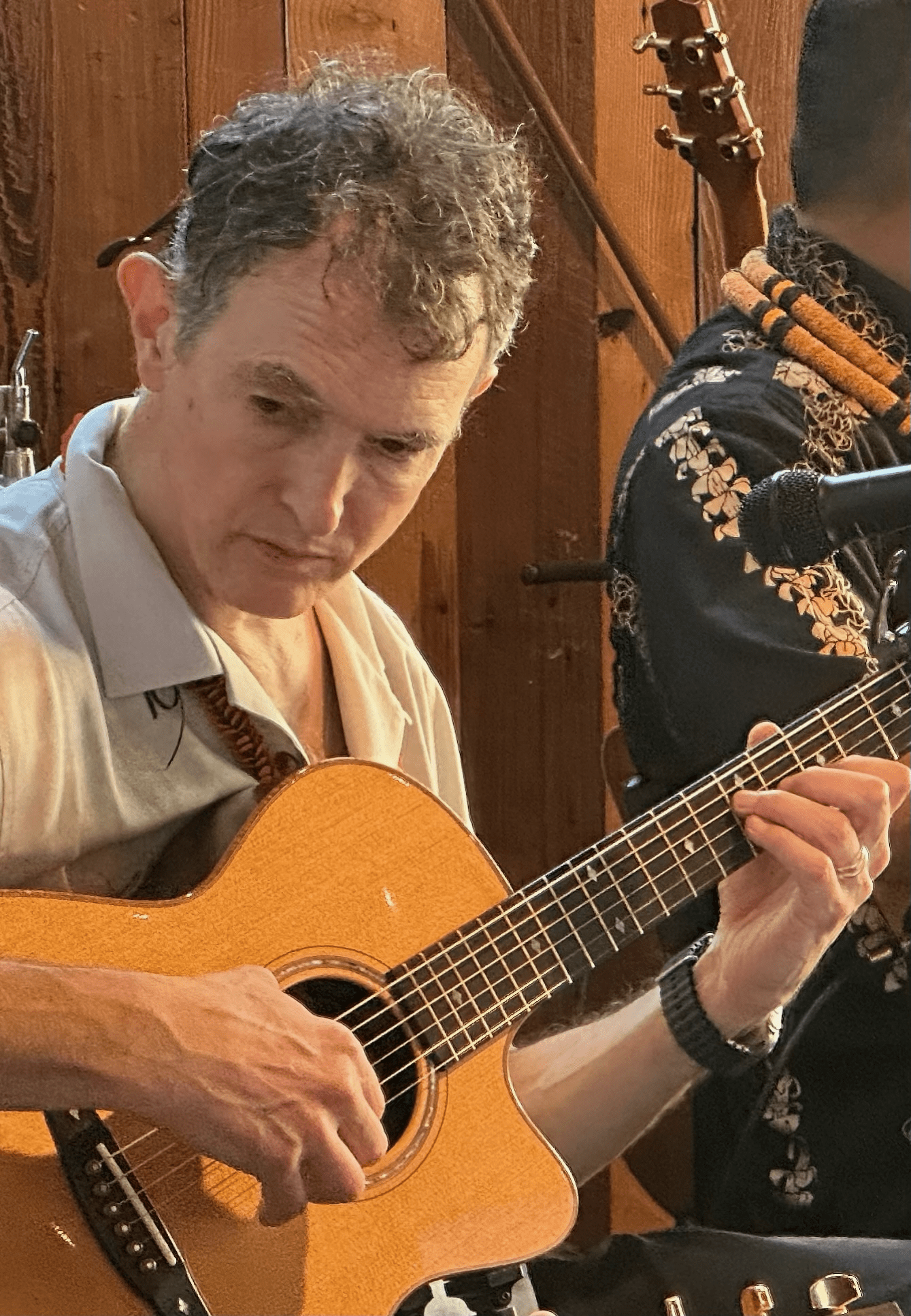 Dave Abrahams performing live at Pono's Hawaiian Grill in Santa Cruz, California
